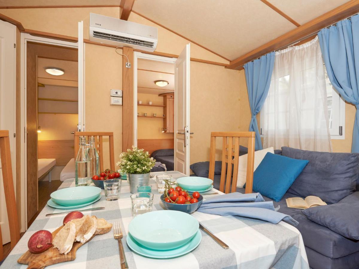 Holiday Home Maxi Caravan Comfort By Interhome Baia Domizia Extérieur photo