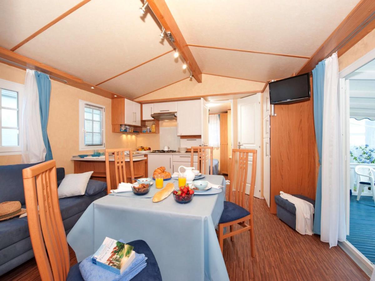 Holiday Home Maxi Caravan Comfort By Interhome Baia Domizia Extérieur photo