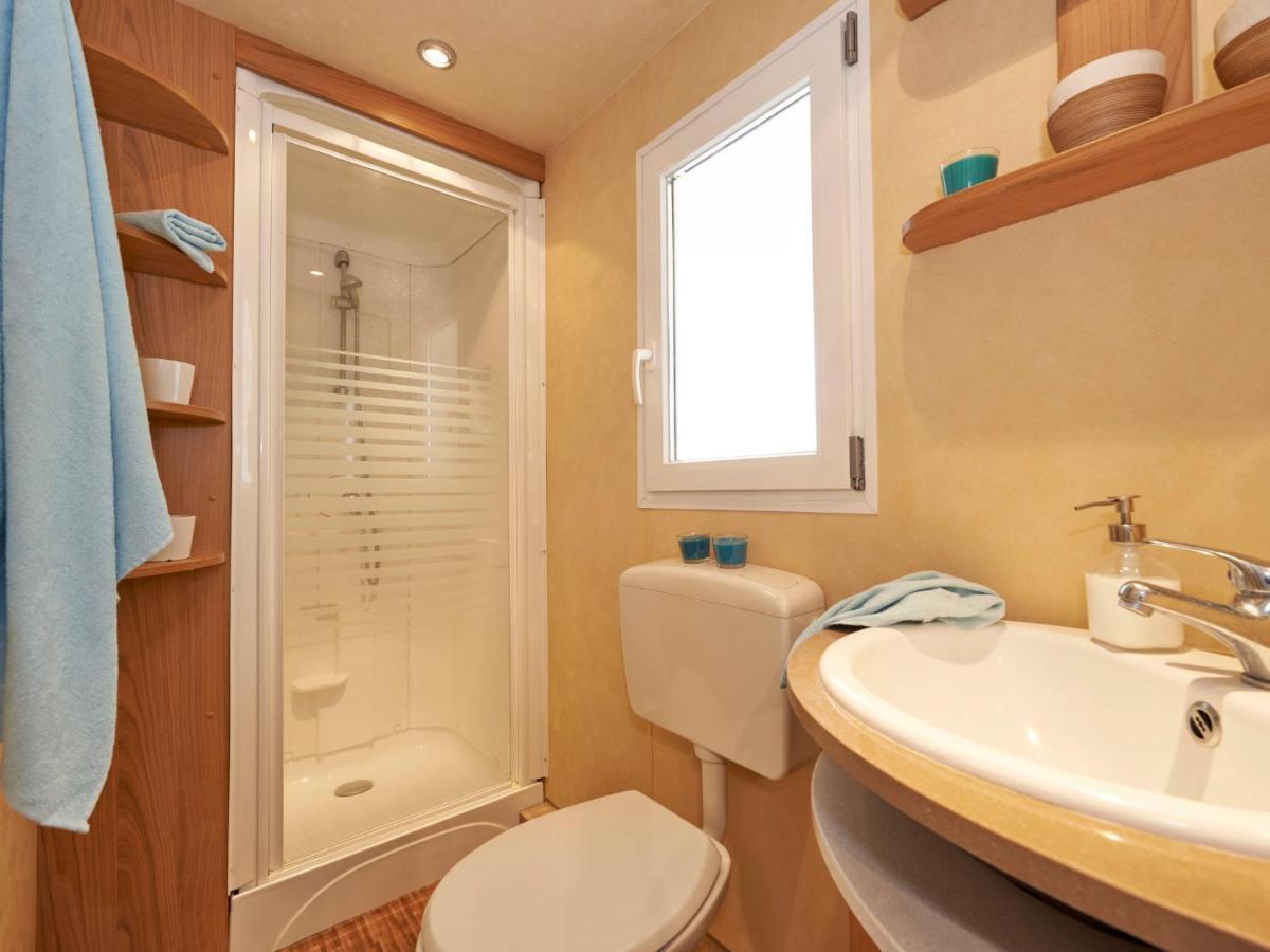 Holiday Home Maxi Caravan Comfort By Interhome Baia Domizia Extérieur photo