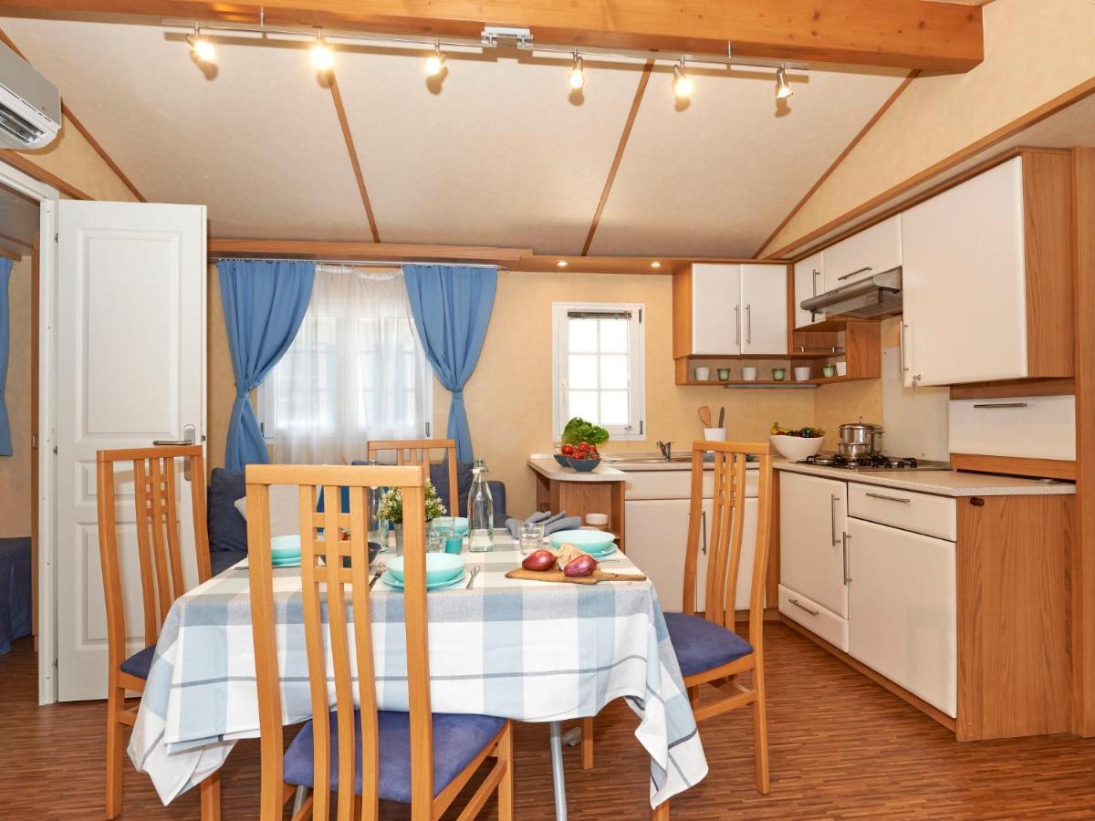 Holiday Home Maxi Caravan Comfort By Interhome Baia Domizia Extérieur photo